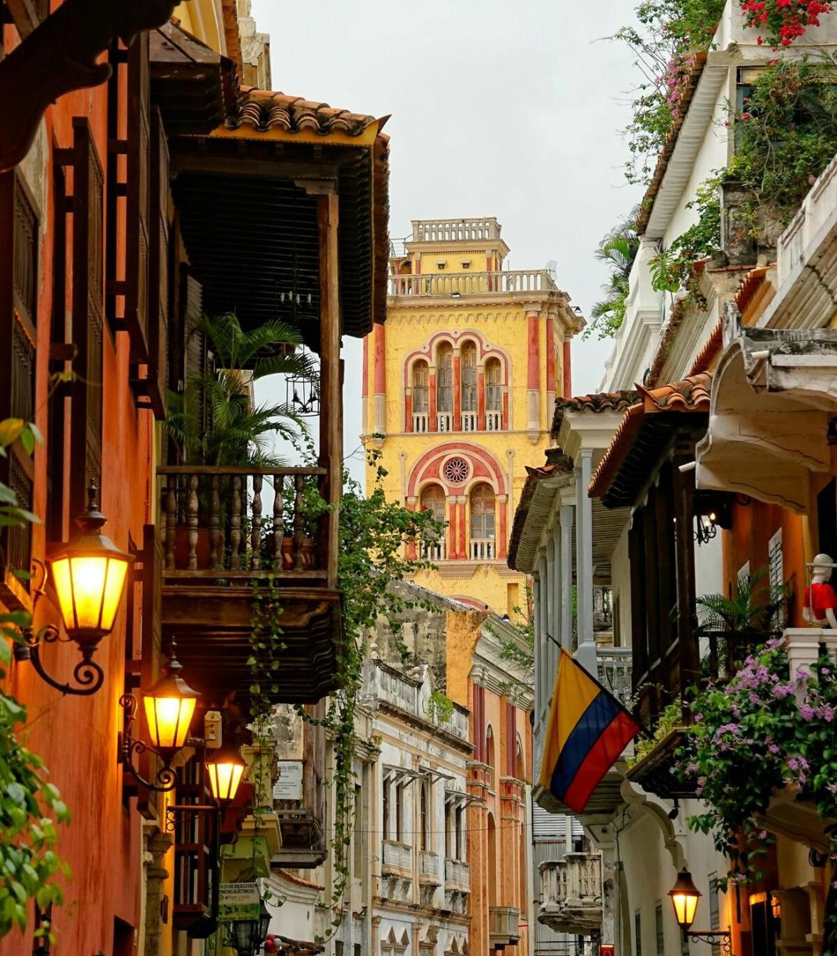 Cozy Stay, Near Beach, Walled Apartment Cartagena